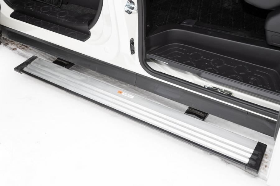 Детали экстерьера Mitsubishi Delica D:5 Urban Gear P Edition 2020 года  (фото 8 из 10)